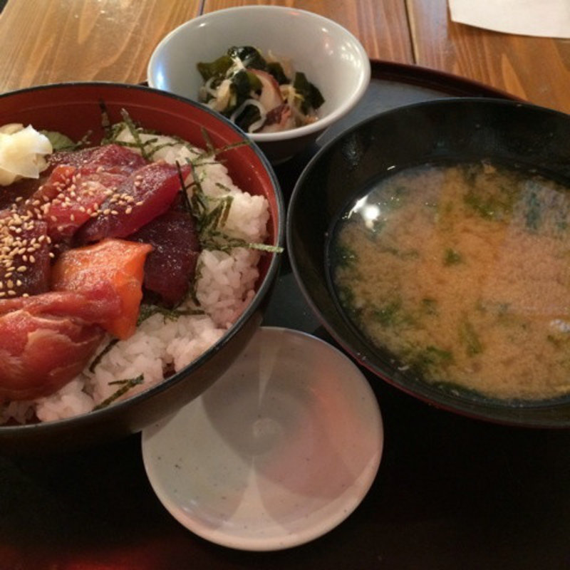 づけ丼てんこ盛(海鮮居酒屋 山傳丸 海浜幕張店)