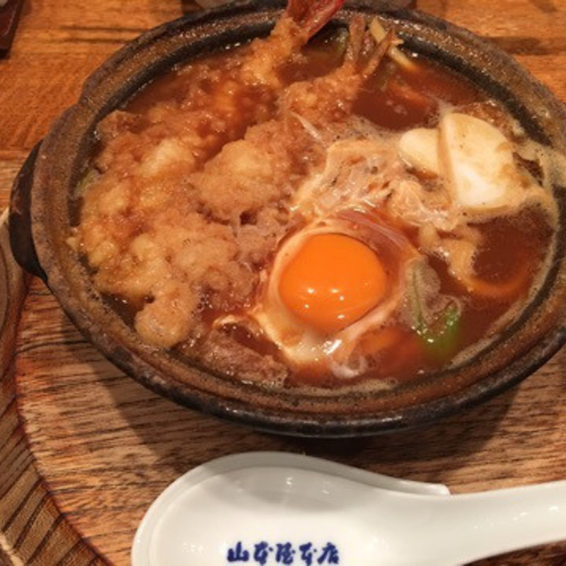 天ぷら入り味噌煮込みうどん(山本屋本店 名古屋駅前店)