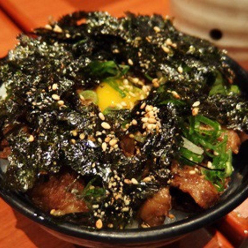 牛すじ丼　(【韓国料理】山本牛臓 麻布十番店)