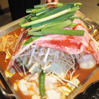 韓国風すき焼き　赤ちり鍋(【韓国料理】山本牛臓 麻布十番店)