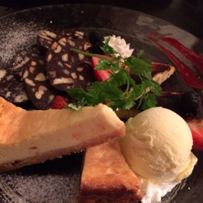 スイーツの盛り合わせ(山猫バル)