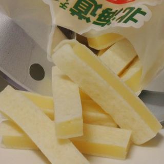 北海道チーズ100％　チーズとたらのサンド(珍味の山珍 札幌店)