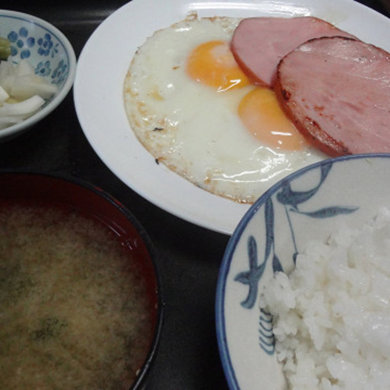 ハムエッグ定食(山田ホームレストラン（有）)