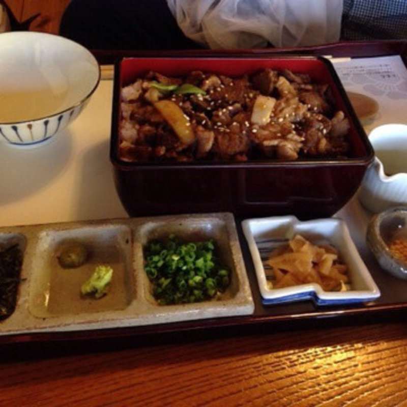 牛ロース(山茶林泉 （さざんりんせん）)