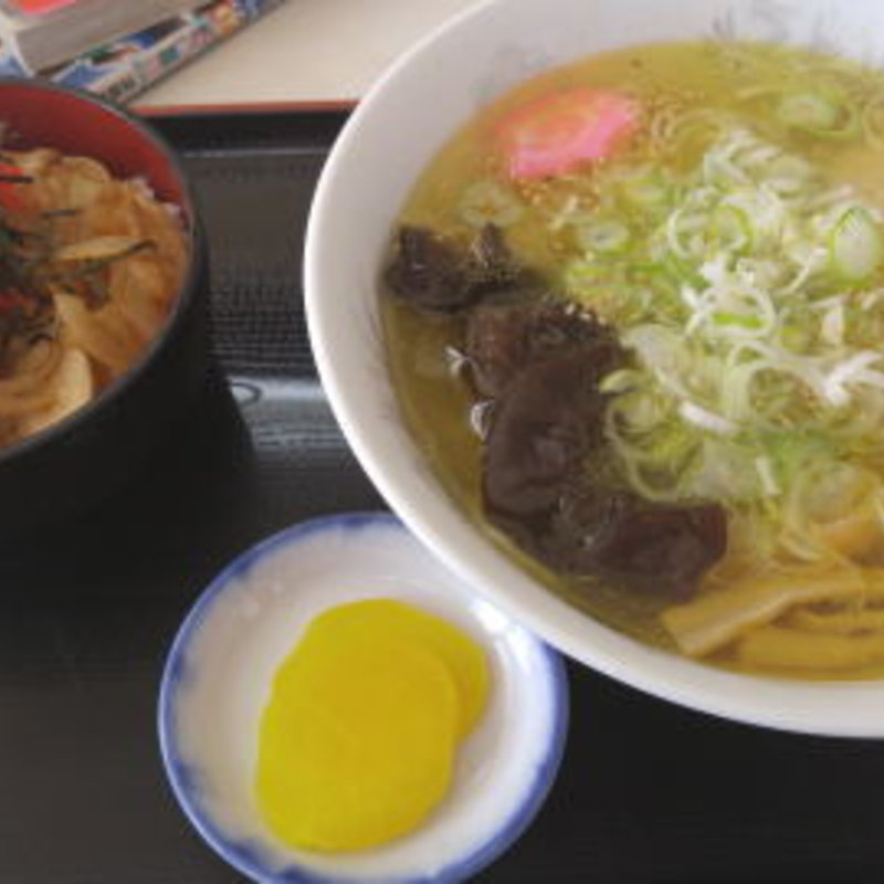 豚丼セット（塩ラーメン）(山部ドライブイン)
