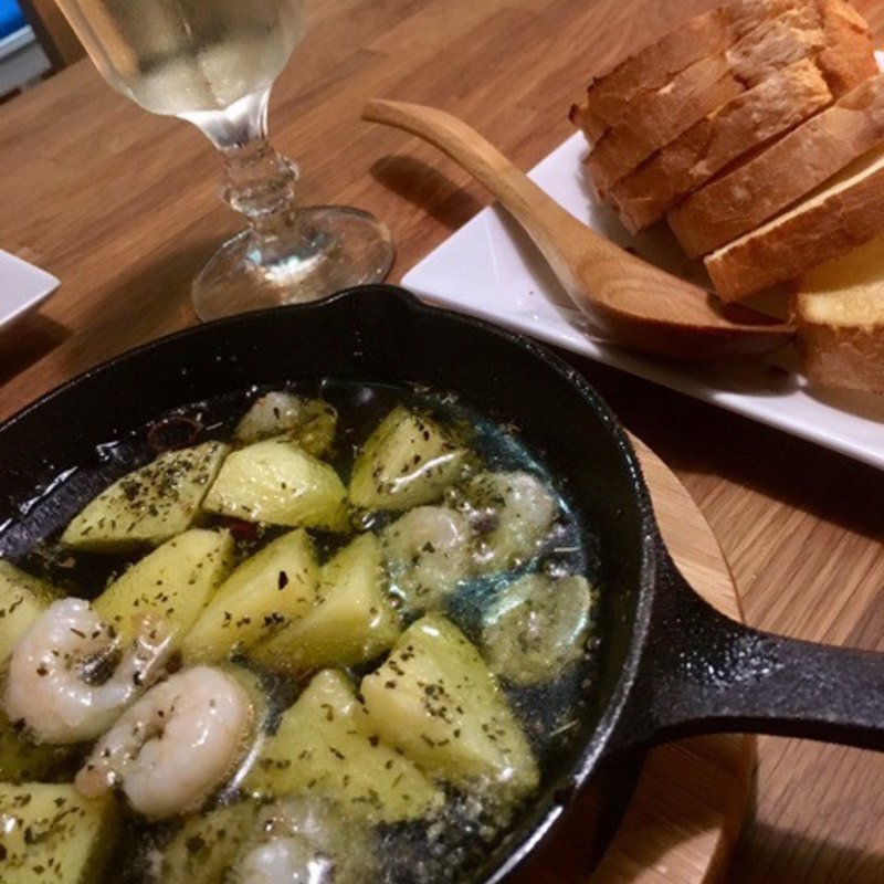 ぷりぷり海老とじゃがいものアヒージョ(山長菓子舗)