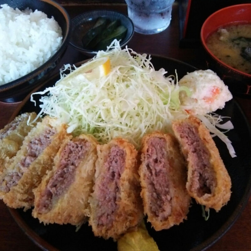 メンチカツ定食(巌窟王 （がんくつおう）)