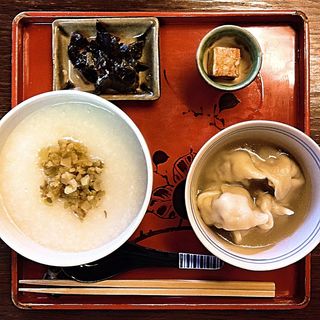 水餃子・粥セット(岩茶房)