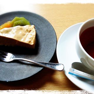 ランチデザート（キャラメルムースケーキ）(島小カフェ )