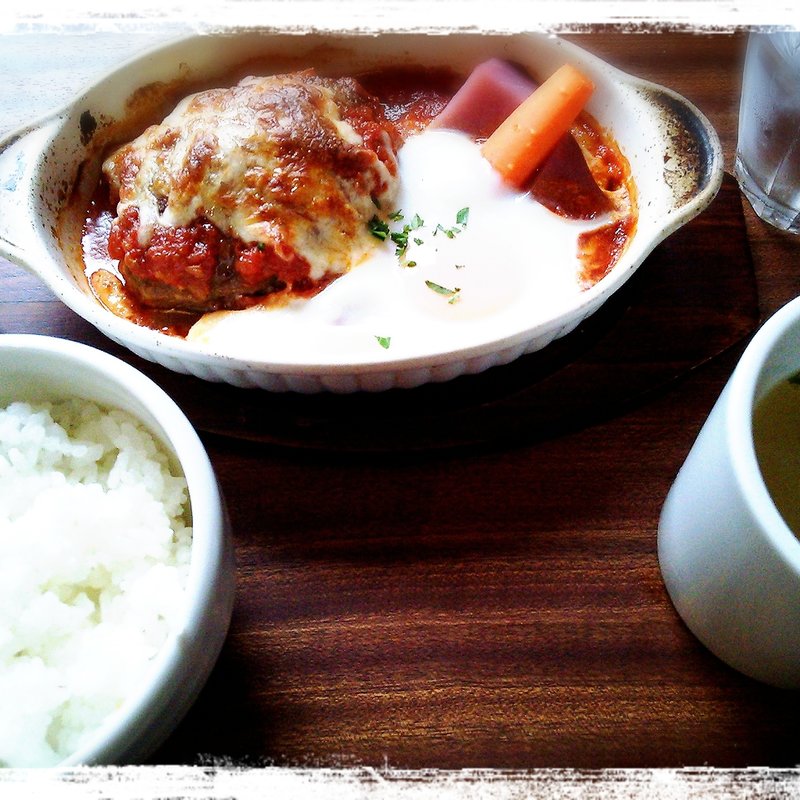 本日のランチ（トマトソースのオーブン焼きハンバーグ）(島小カフェ )
