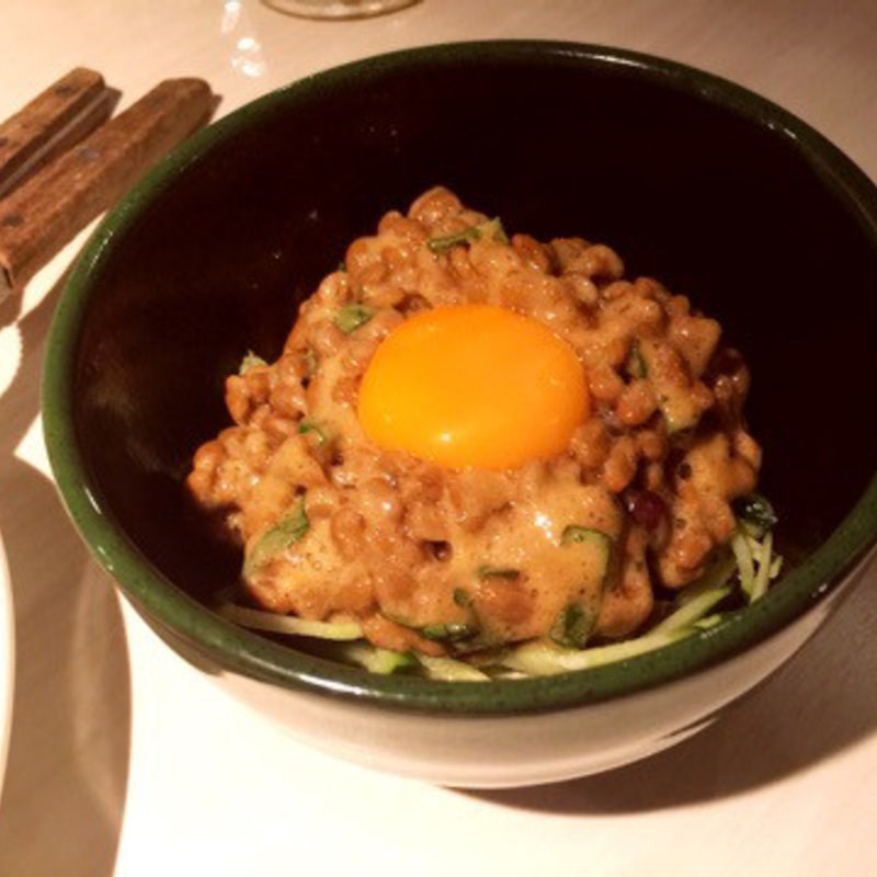 納豆桜ユッケ(巨牛荘 六本木店)