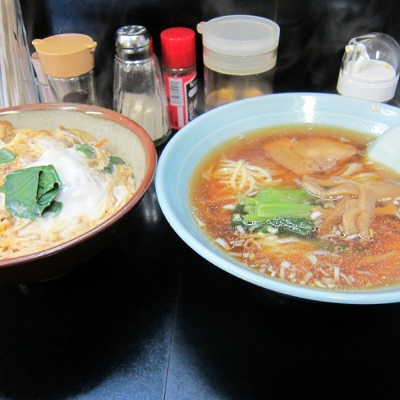 かつ丼とラーメンのセット(（株）市場三幸)