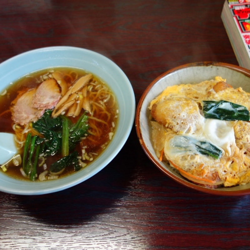 ホタテ丼とラーメンのセット(（株）市場三幸)