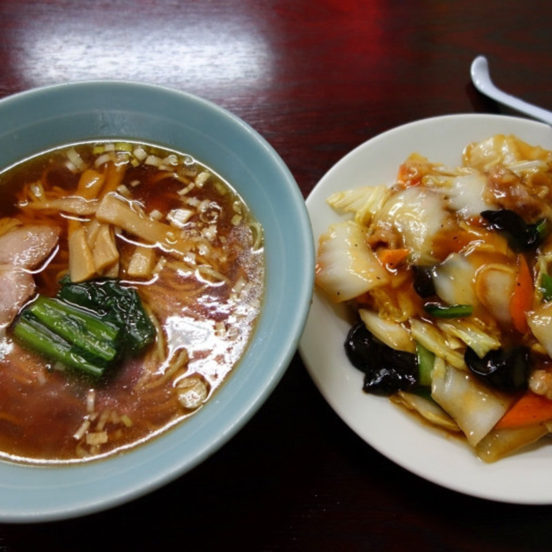 ラーメンと中華丼のセット(（株）市場三幸)