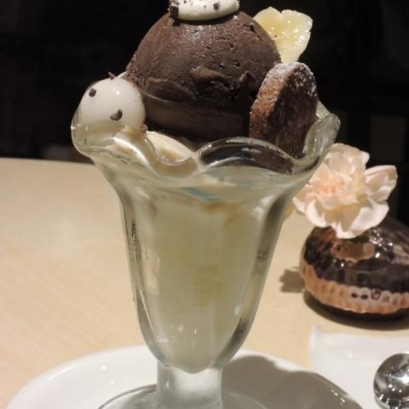 チョコとナッツはじまりのパフェ(幸せのレシピスイート すすきの店)
