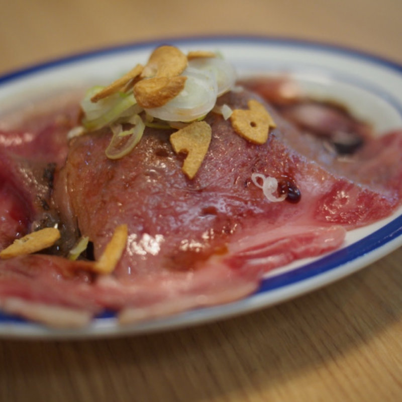 黒毛牛の炙り寿司(広尾 七代目松五郎)