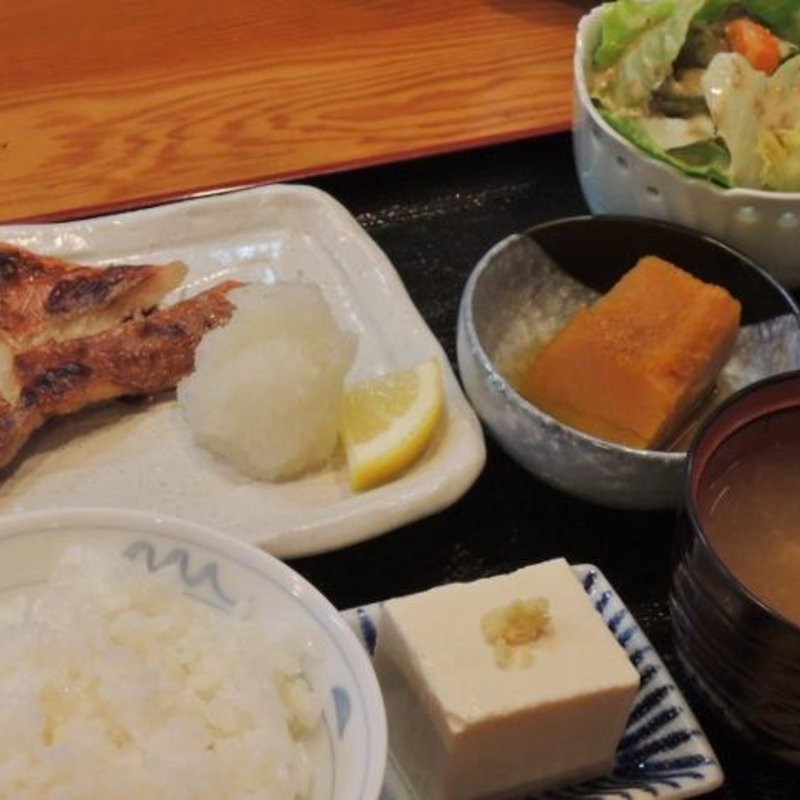 焼き魚定食(庄勇)