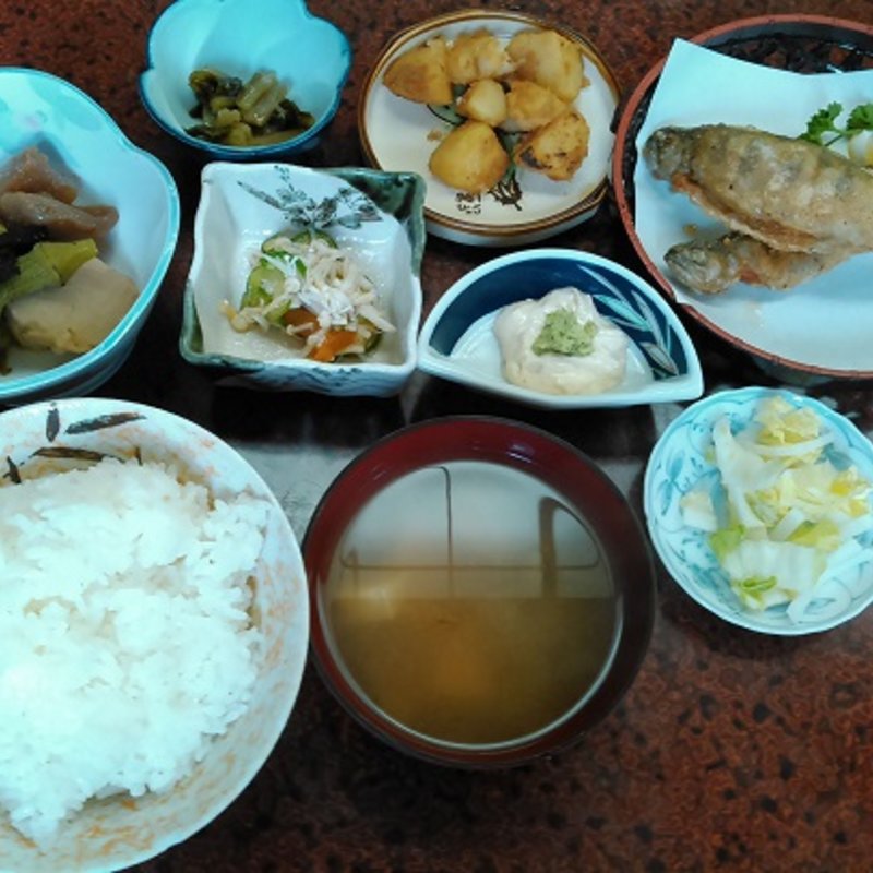 よちよちヤマメのから揚げ定食(廣瀬屋旅館)