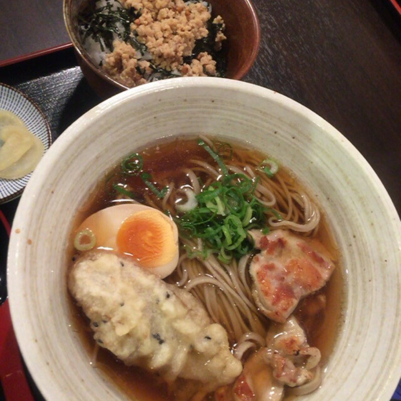 鶏そばとそぼろご飯のセット(弦)