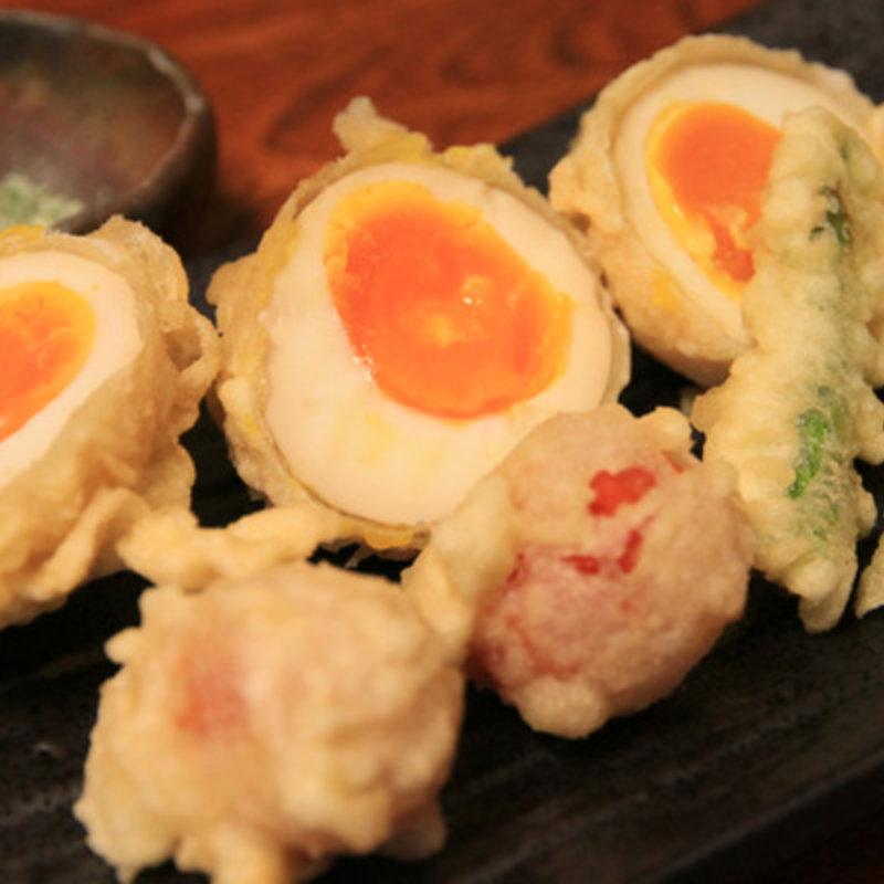 煮卵とミニトマトの天ぷら(彦庵 )