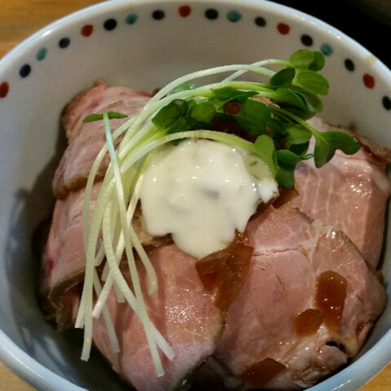 欧風レアポーク丼(彩色ラーメンきんせい 高槻本店 )