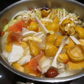 雲南薬膳鍋　小(御膳房 銀座店 （中国雲南料理、雲南キノコ火鍋専門店）)