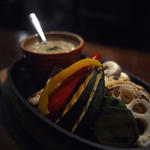 10種類の炭火焼き野菜の温かなバーニャカウダ(恵比寿山の上バル )