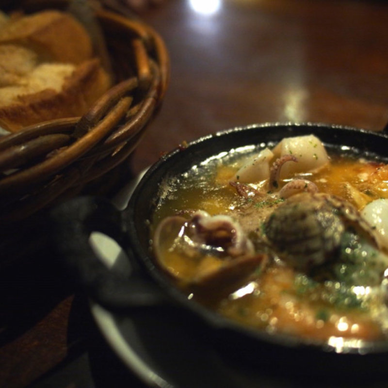 魚介類のアヒージョ(恵比寿山の上バル )