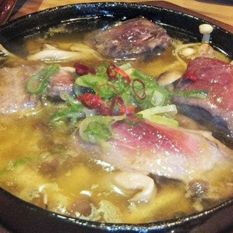 マグロと茸の和ヒージョ(情熱江戸前酒場 とらえもん　神田駅前店)