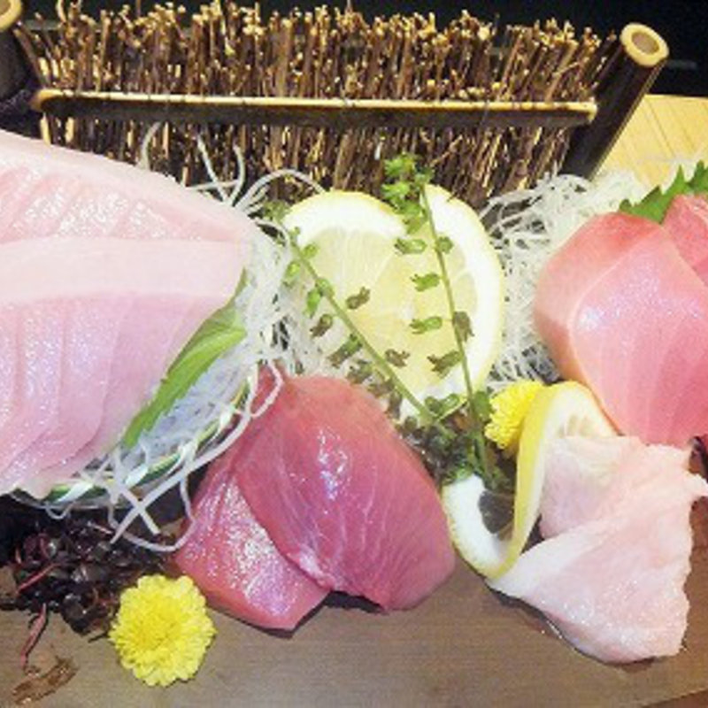 本マグロの贅沢とらえもん盛り(情熱江戸前酒場 とらえもん　神田駅前店)
