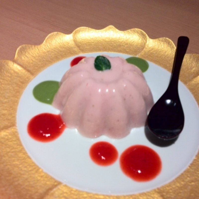 イチゴのババロア(はし本)