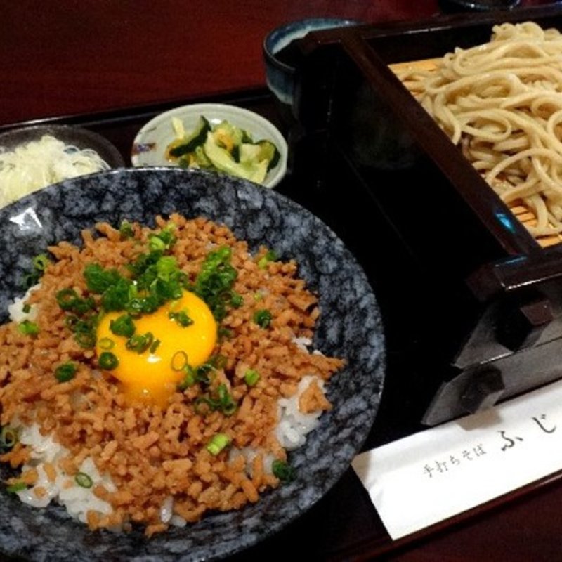 鶏そぼろ丼＋もりそば(ふじ)