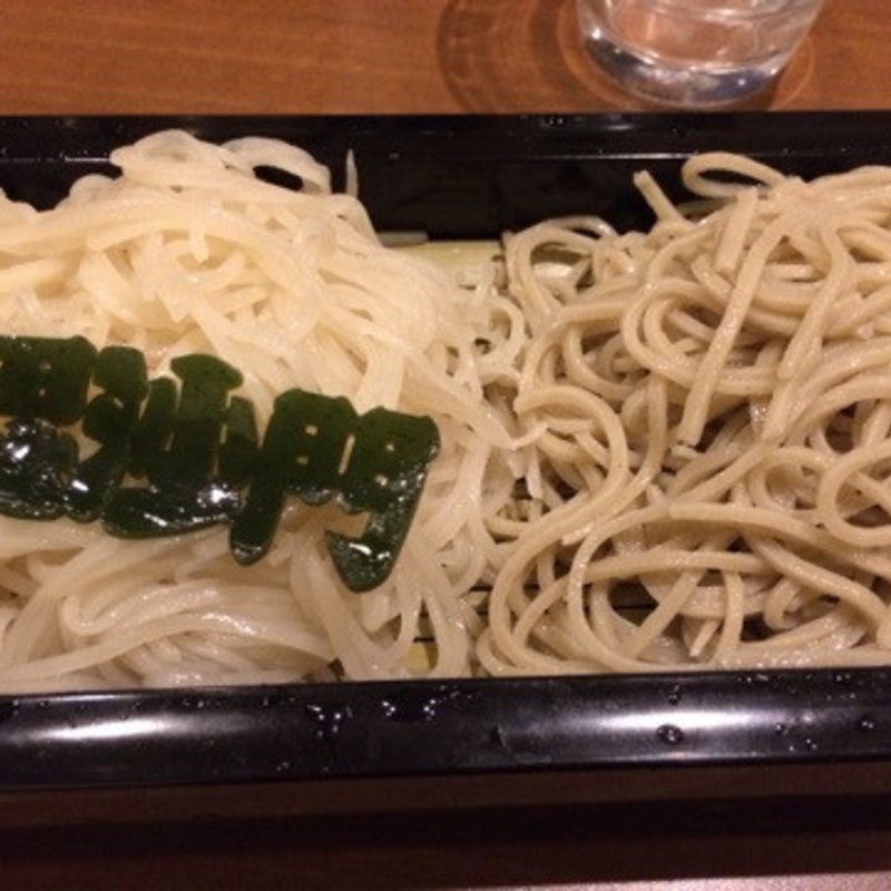 更科と 並粉の十割(手打ちそば 毘沙門)