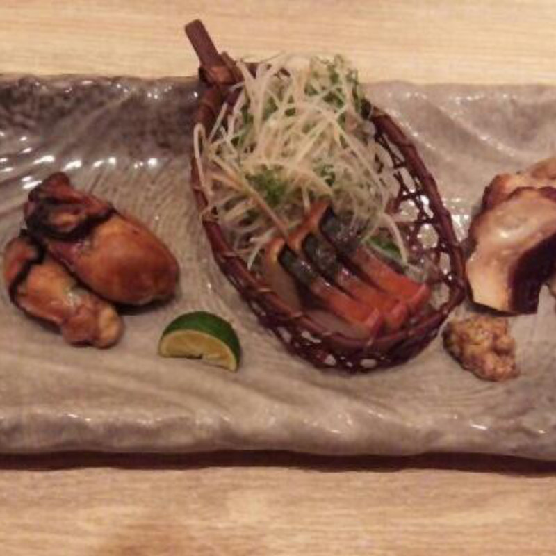 牡蠣と鯖と大山鶏の燻製(折おり)