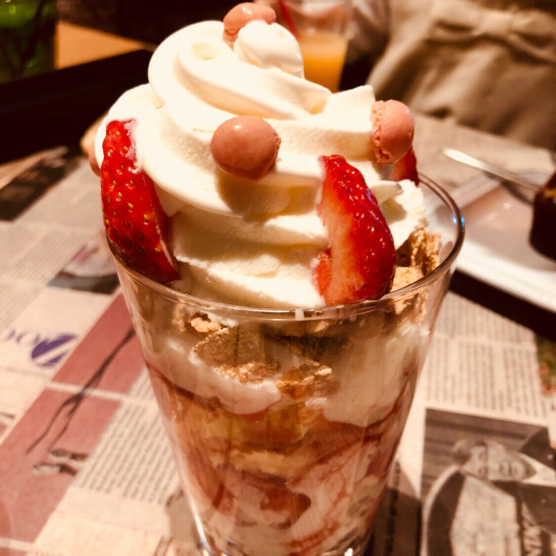 イチゴパフェ(マンゴツリーカフェEXPOCITY)