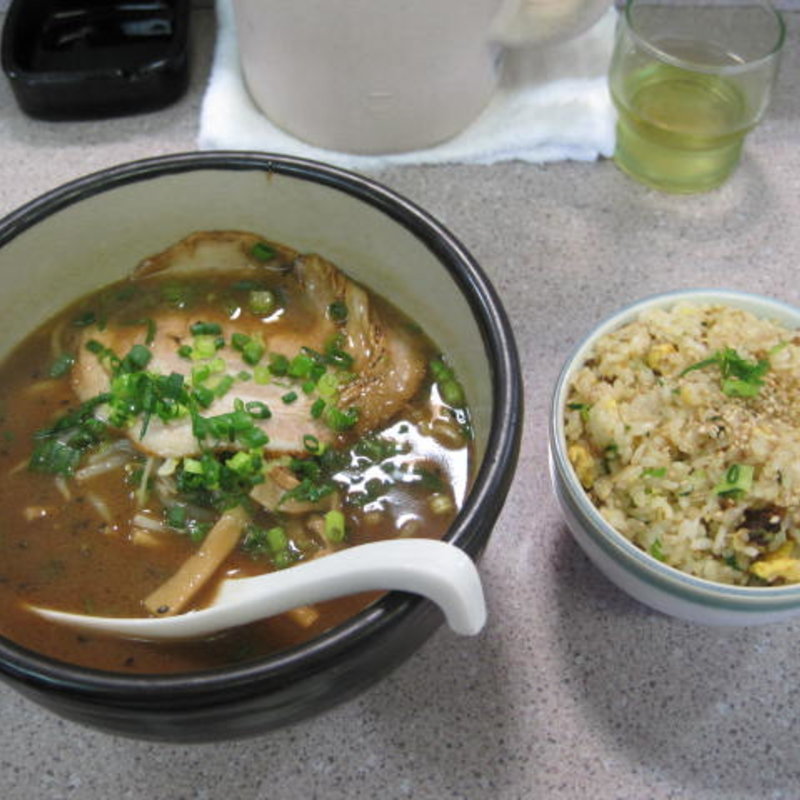 八丁味噌と半チャーハンのセット(拉麺飯 龍伸)