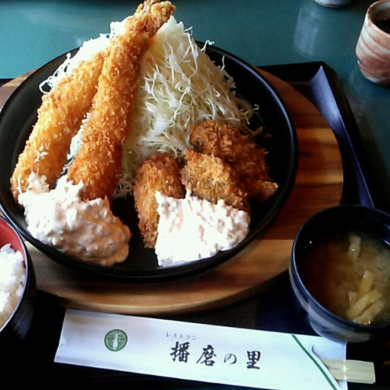 大エビフライと牡蠣フライの定食(播磨の里 青山店)