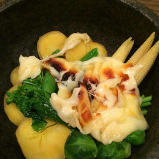 ラクレットチーズとお野菜の石焼き(文世食堂)