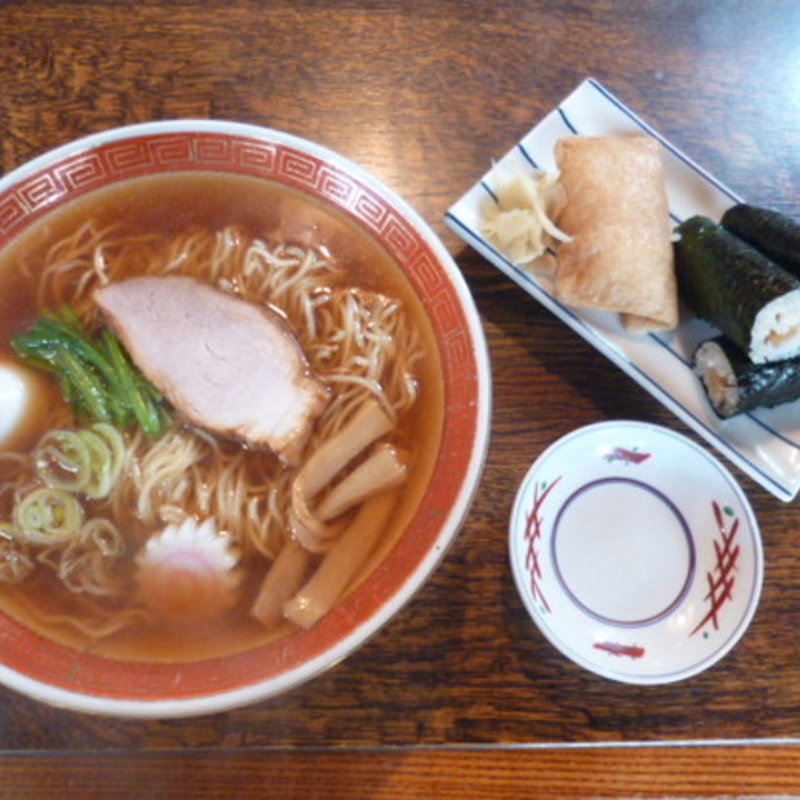 「ラーメンセット(海苔巻き・稲荷)(しんとみ)