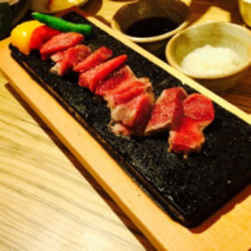 激レア桜ステーキ(新宿 駆け込み餃子)