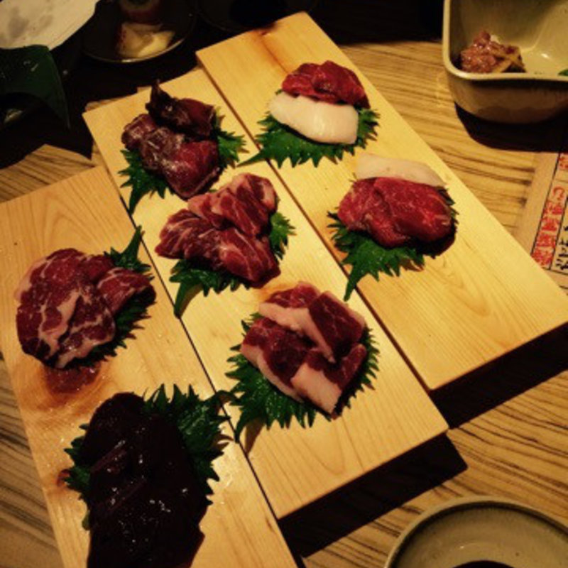 馬刺し(新宿 駆け込み餃子)