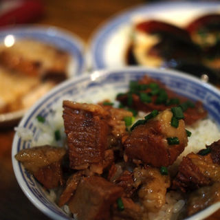 小牛バラ飯(香港麺 新記)