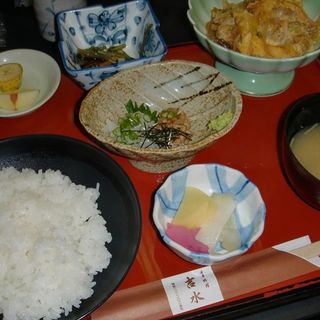 豚ヒレカツ玉子とじ　とイカ納豆(日本料理 吉水 （キッスイ）)