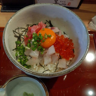 海鮮どんぶり(善みつ)