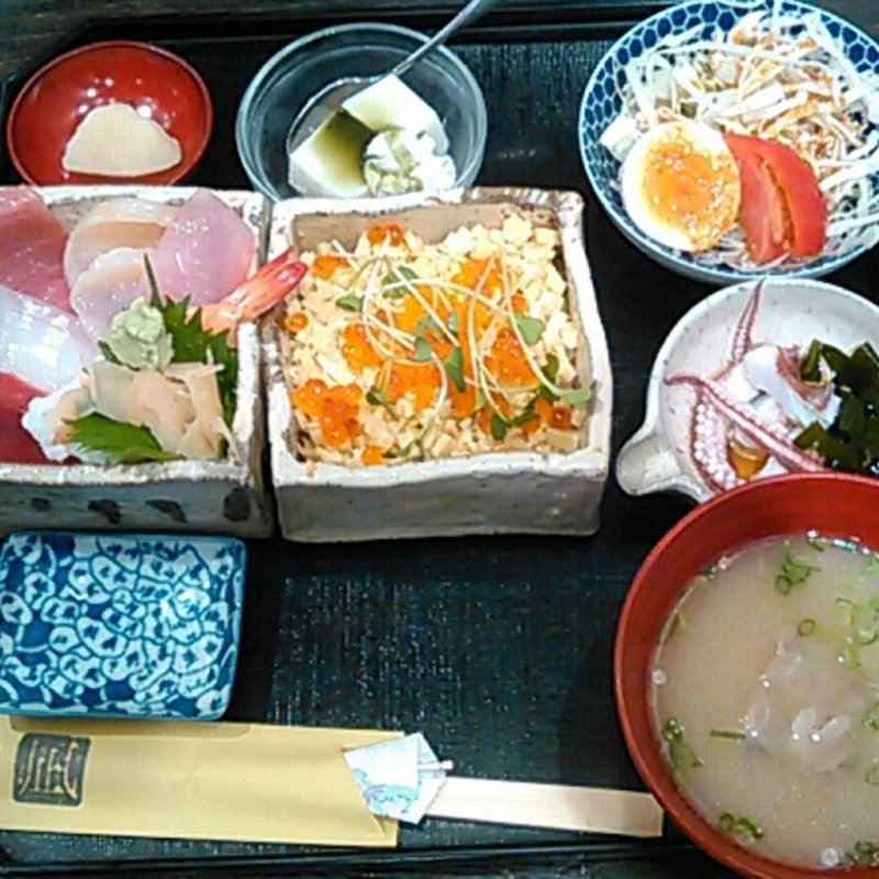 □（しかく）ちらしセット(旬・鮨・喜「凪」)