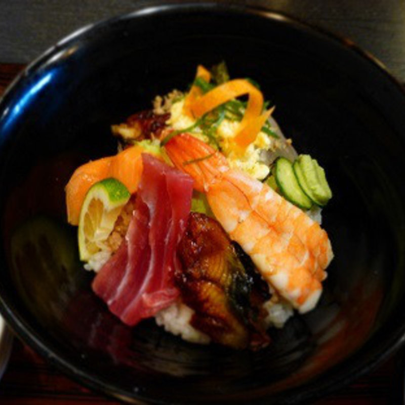 海鮮丼(旬家 （じゅんや）)