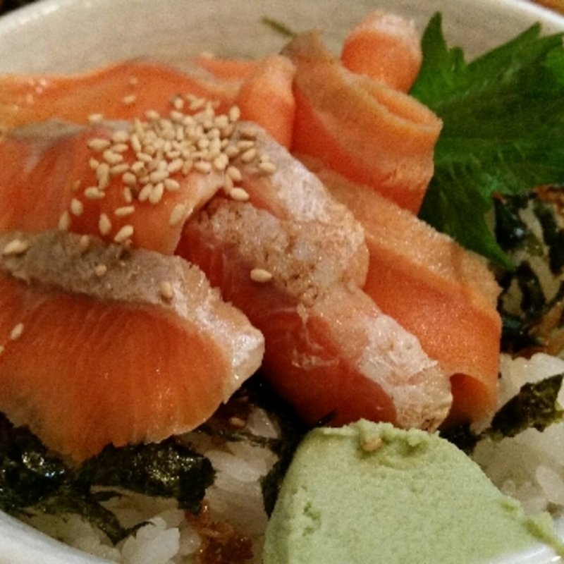 炙りサーモン丼とちく天の明太マヨ(普通の食堂いわま)