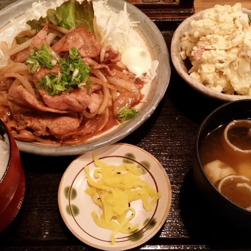 豚のしょうが焼きとポテトサラダ定食(普通の食堂いわま)