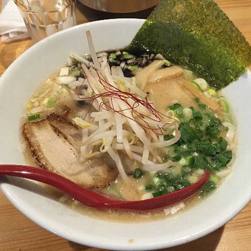 暁ラーメン黒（豚骨醤油 黒マー油入)(暁 )