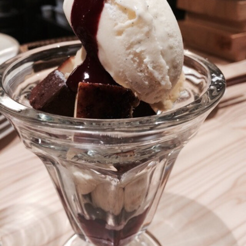 ビール屋のパフェ(月と太陽)